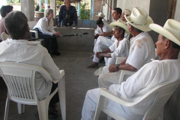 Entrevistando a mujeres amuzgas en Tlacoachistlahuaca, Guerrero