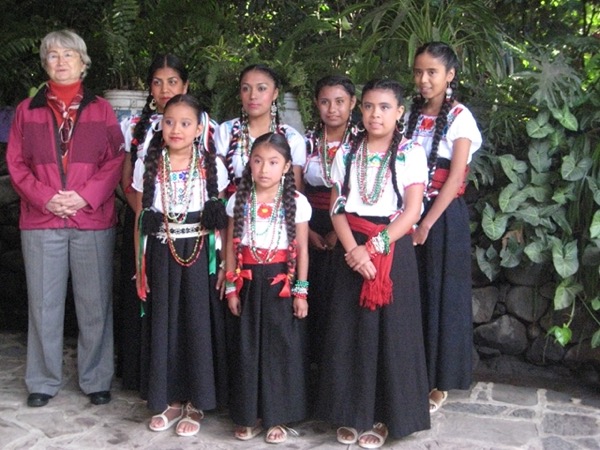Con danzantes en las Fiestas Patrias de Tlacotepec